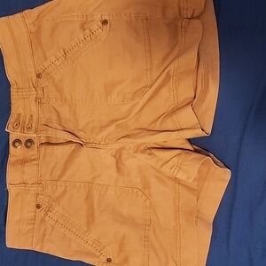 one 5 one Women's Tan Cargo Shorts